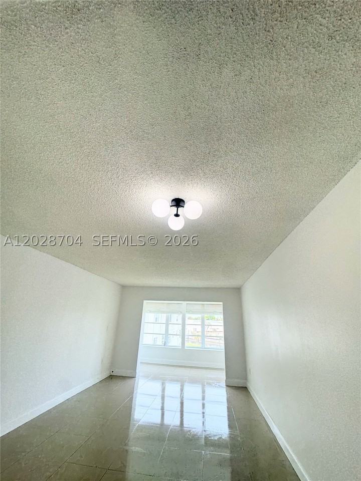 8110 Sunrise Lakes Blvd #307 - Photo 4 of 10