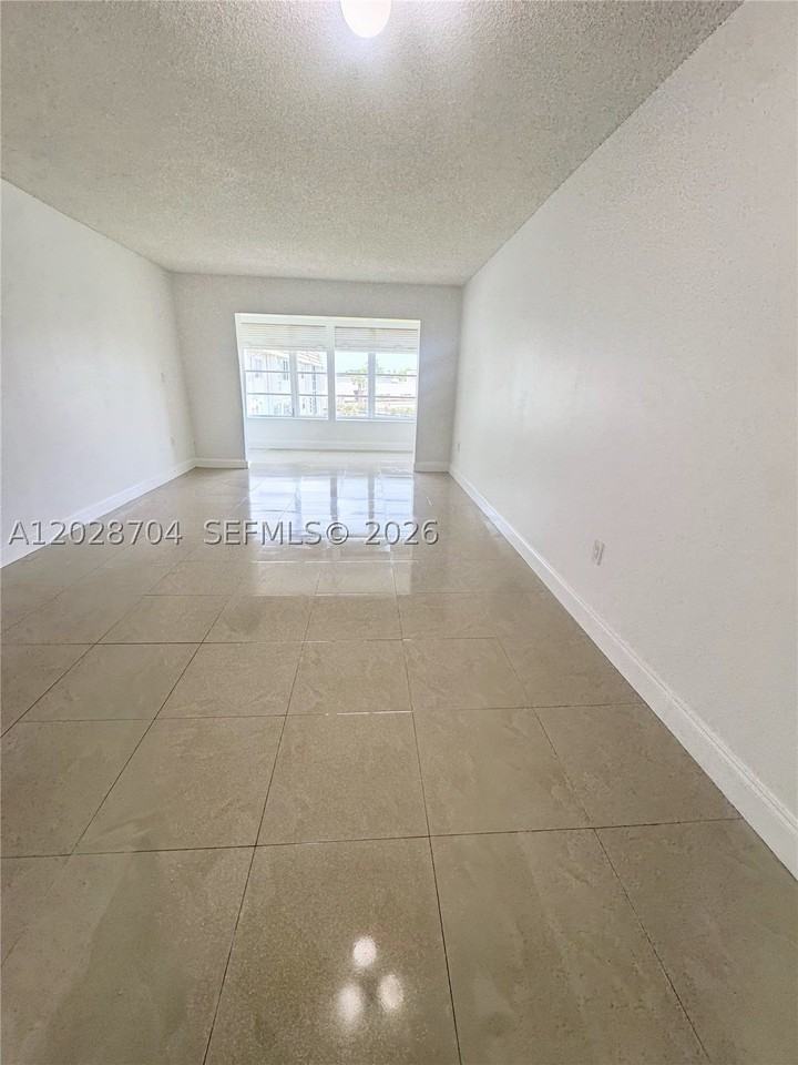 8110 Sunrise Lakes Blvd #307 - Photo 5 of 10