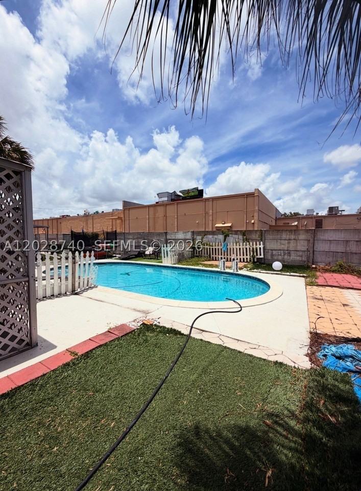 1077 Sw 2nd St #2 - Photo 3 of 14