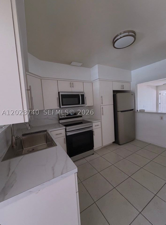 1077 Sw 2nd St #2 - Photo 6 of 14