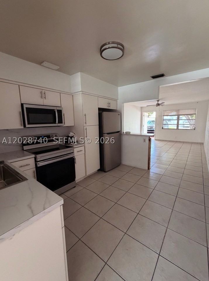 1077 Sw 2nd St #2 - Photo 7 of 14