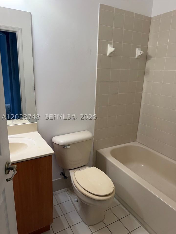 994 Ne 42nd Ter #0 - Photo 4 of 14