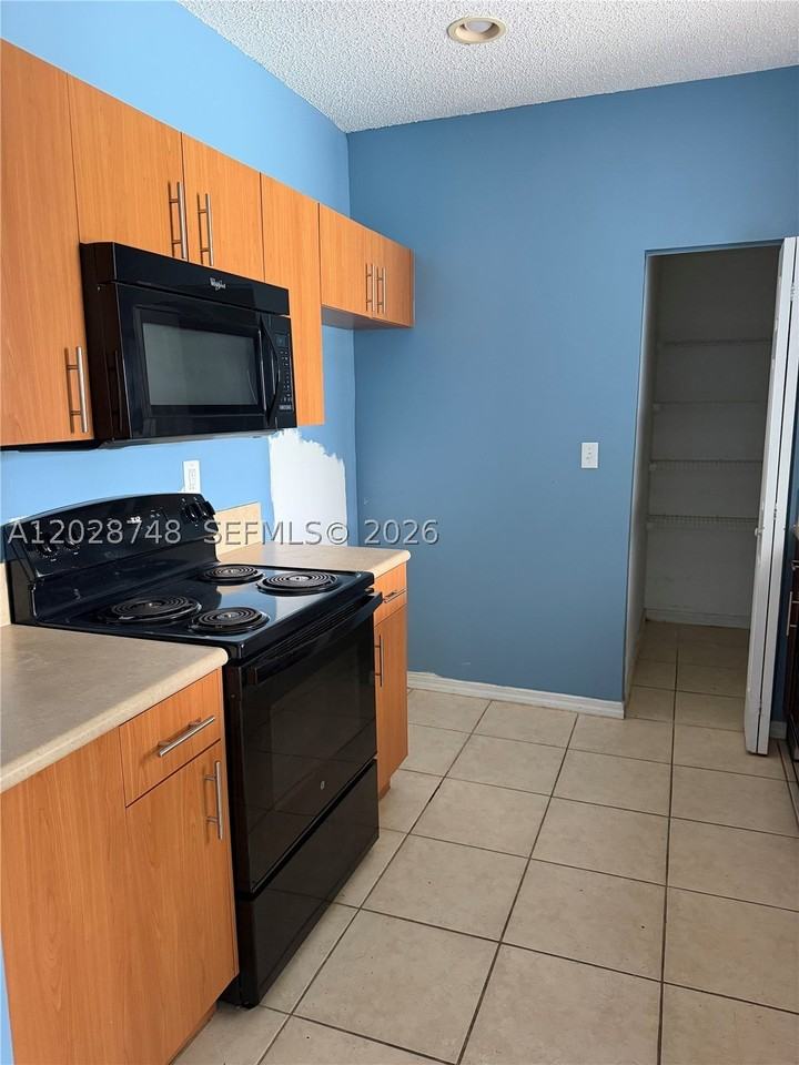994 Ne 42nd Ter #0 - Photo 5 of 14