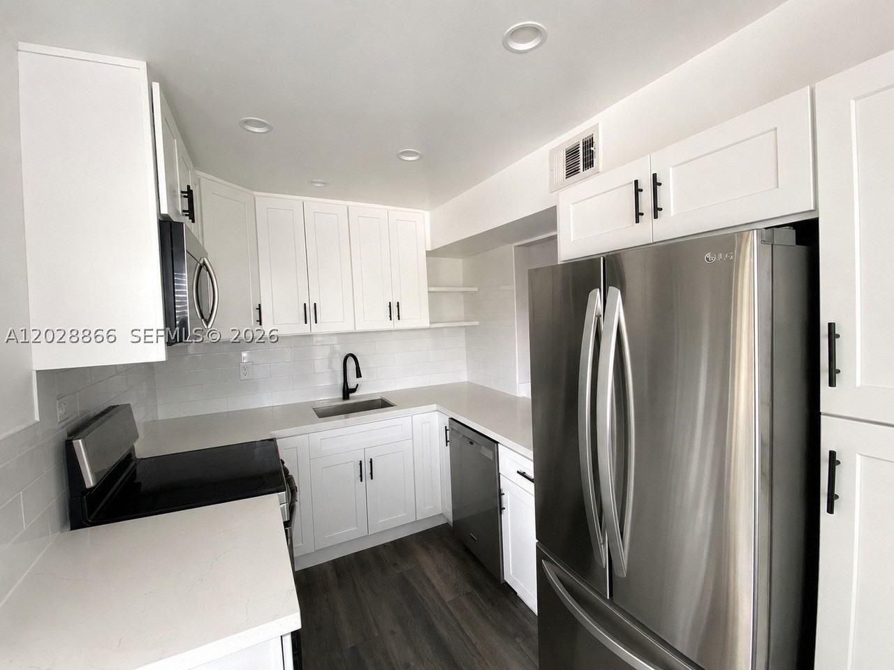 1570 W 46th St #214 - Photo 5 of 11