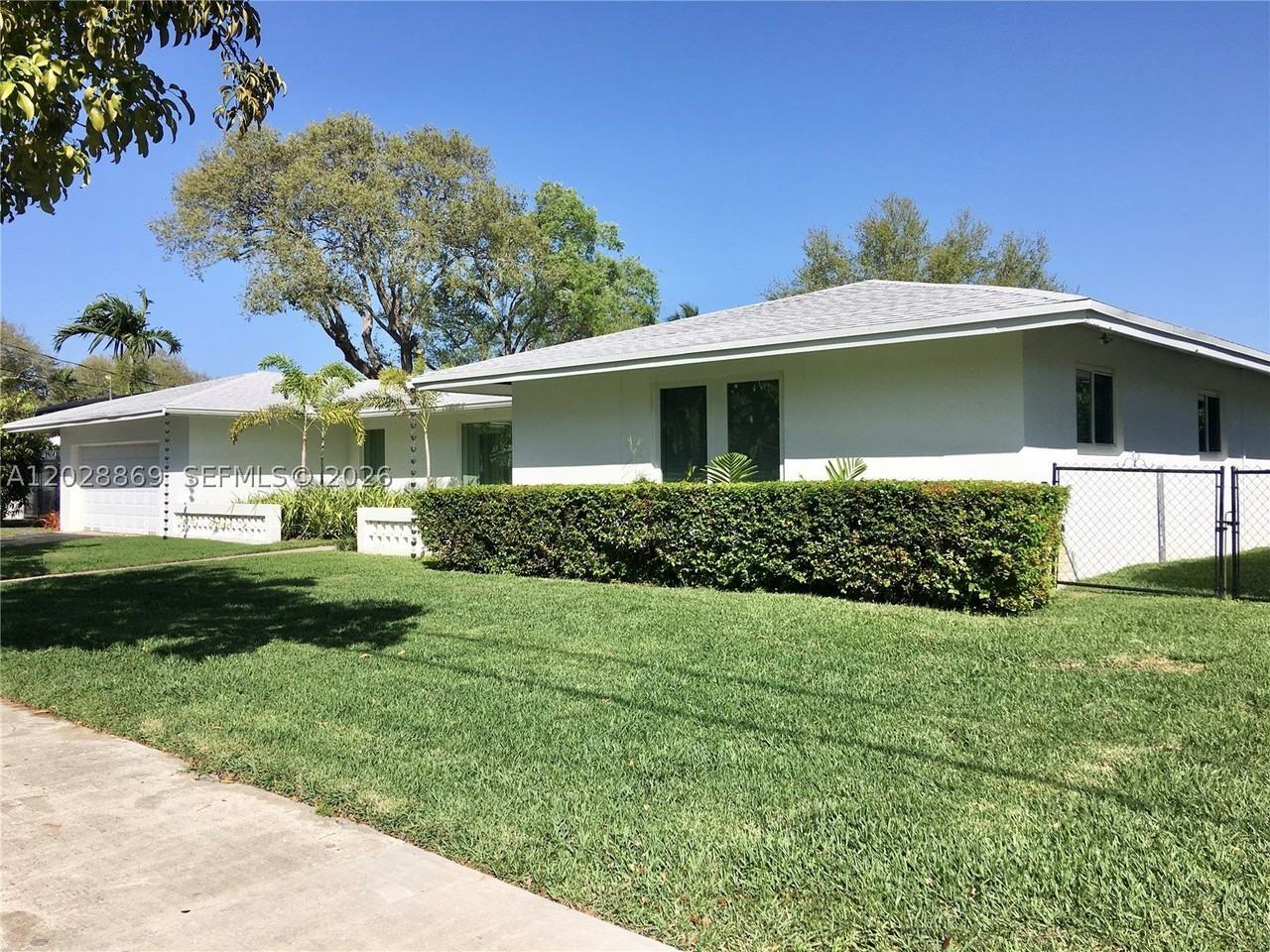 9121 Sw 85th St - Photo 4 of 50