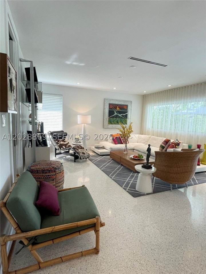 9121 Sw 85th St - Photo 6 of 50