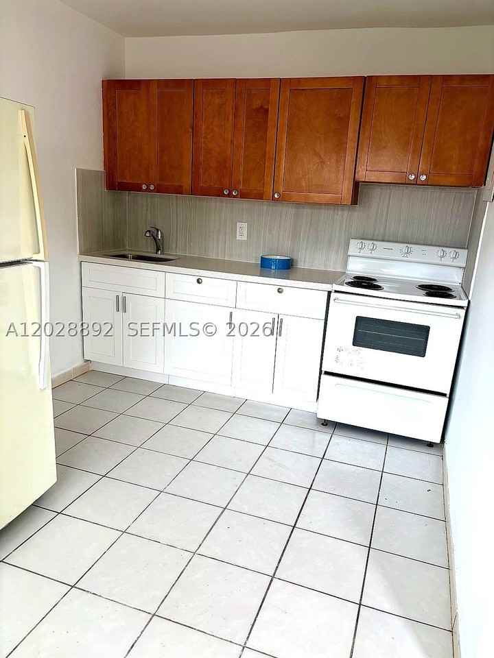 1629 Taft St #1-2 - Photo 3 of 10