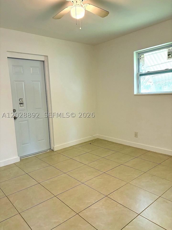 1629 Taft St #1-2 - Photo 5 of 10
