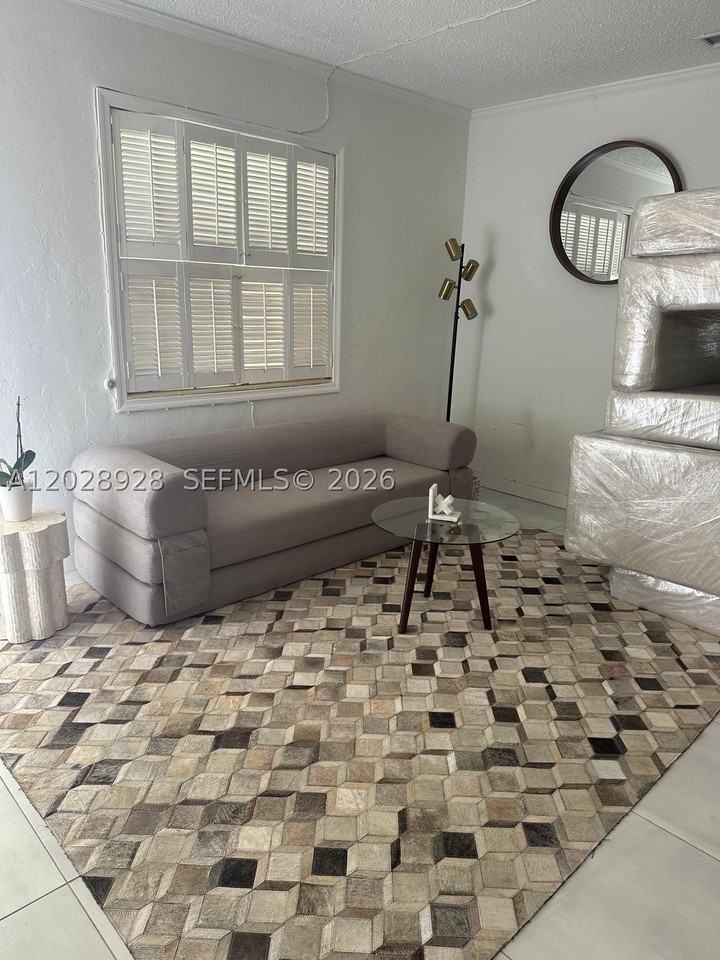 3600 Sw 26th St - Photo 4 of 16