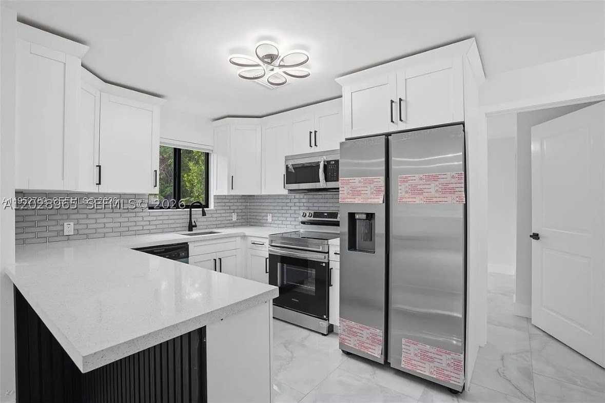 1411 Nw 40th St #1 - Photo 3 of 10