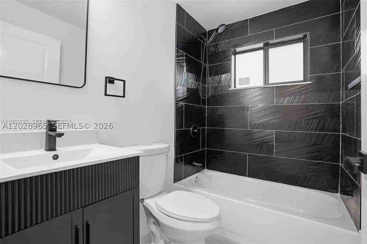 1411 Nw 40th St #1 - Photo 5 of 10