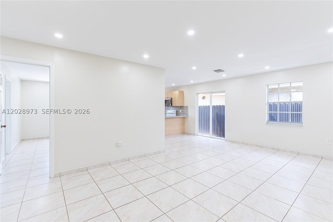 1214 Nw 34th Ave #1214 - Photo 5 of 21