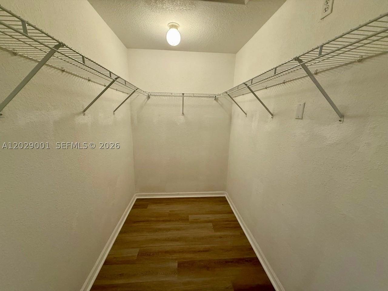 1934 Sw 60th Ave - Photo 5 of 18