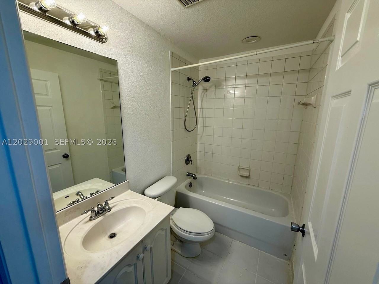 1934 Sw 60th Ave - Photo 6 of 18