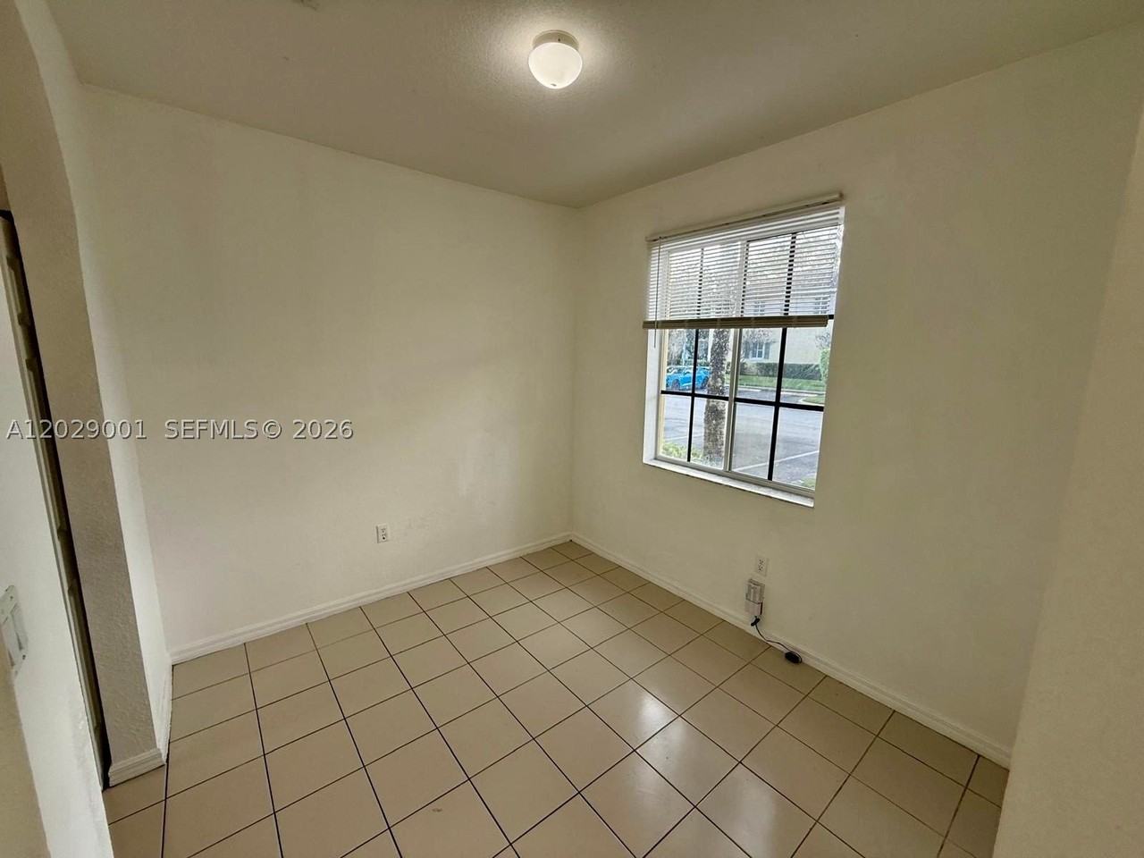 1934 Sw 60th Ave - Photo 7 of 18