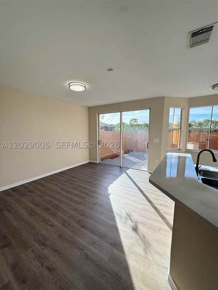 8528 Sw 166th Pl #8528 - Photo 7 of 27