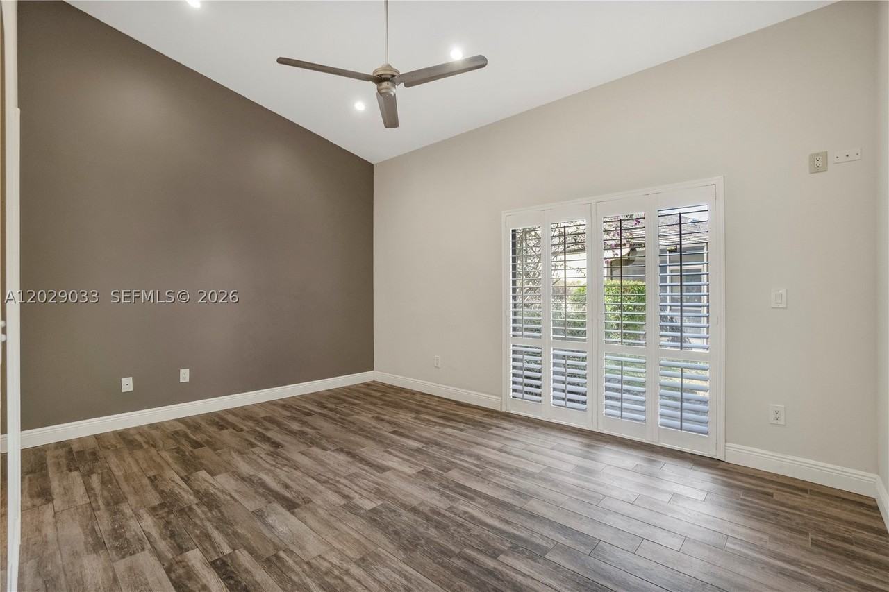349 Nw 94th Ter - Photo 6 of 11