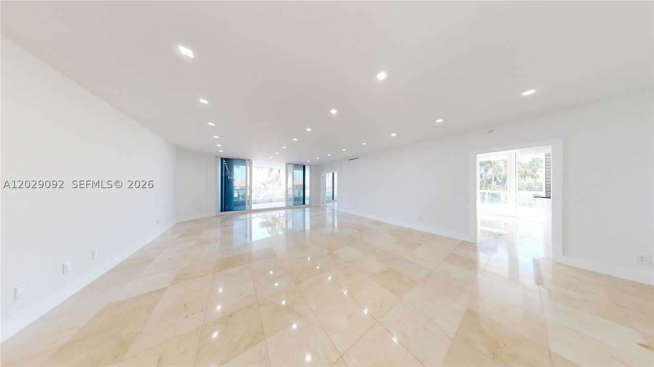 21050 Ne 38th Ave #305 - Photo 4 of 50