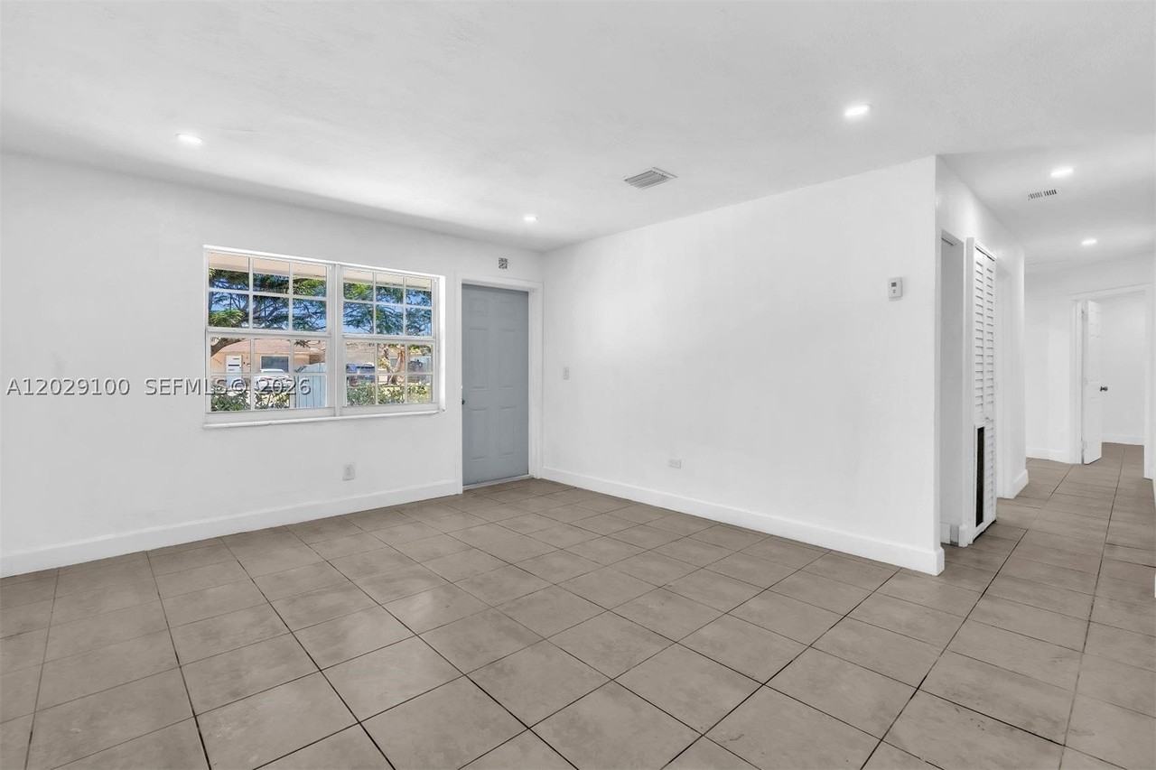 11790 Sw 34th St - Photo 4 of 50