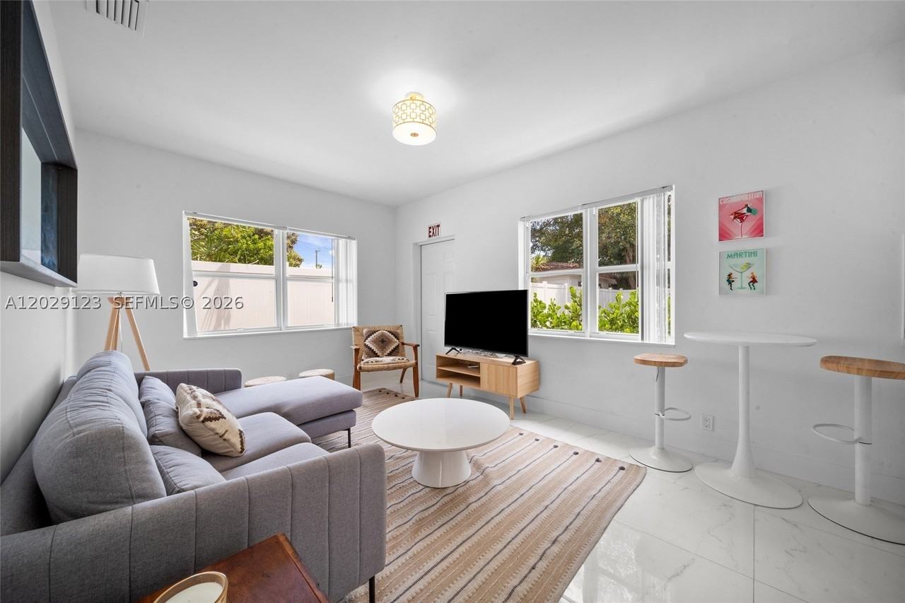 1625 Hollywood Blvd #2 - Photo 7 of 16