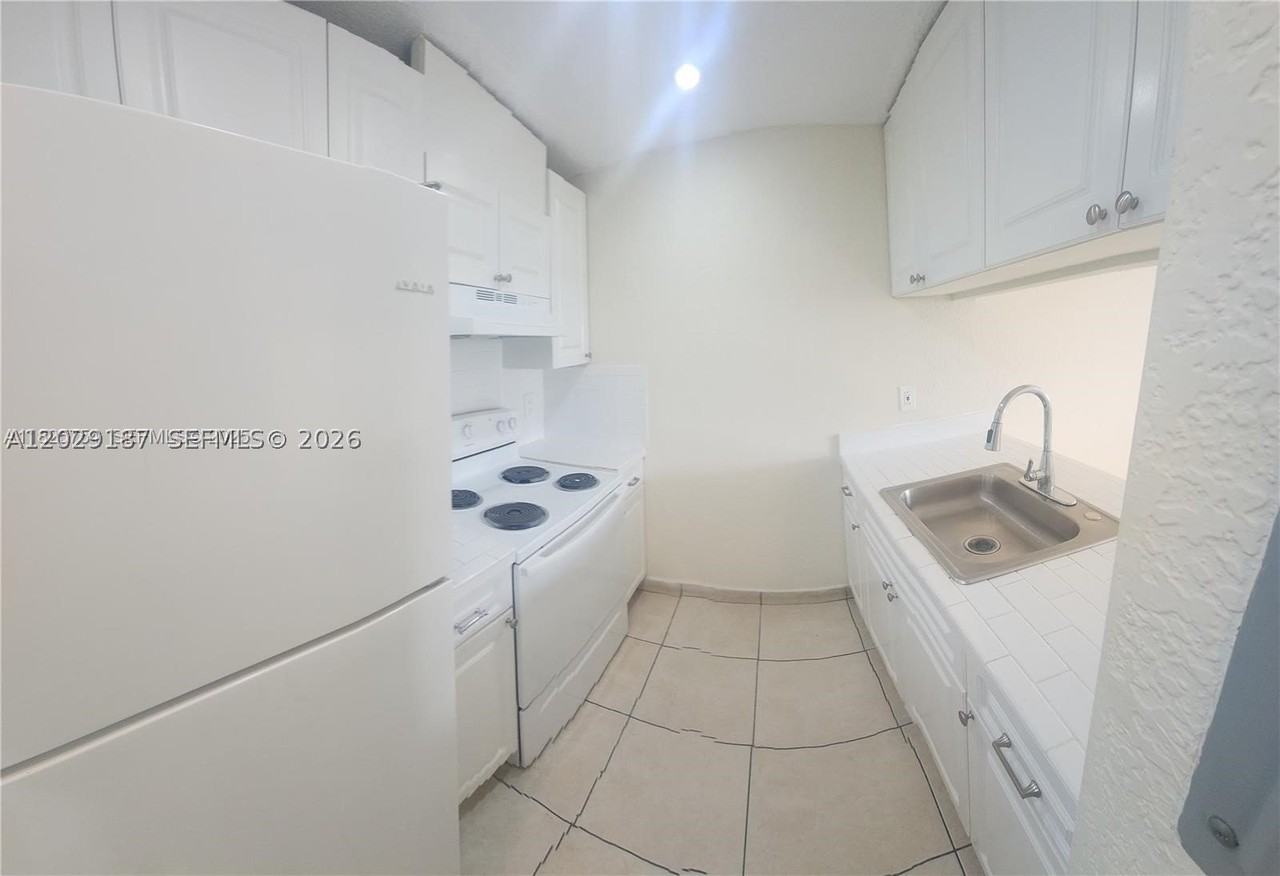 19600 Sw 110th Ct #209 - Photo 5 of 21