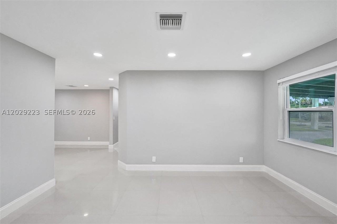 1423 Garfield St - Photo 5 of 22