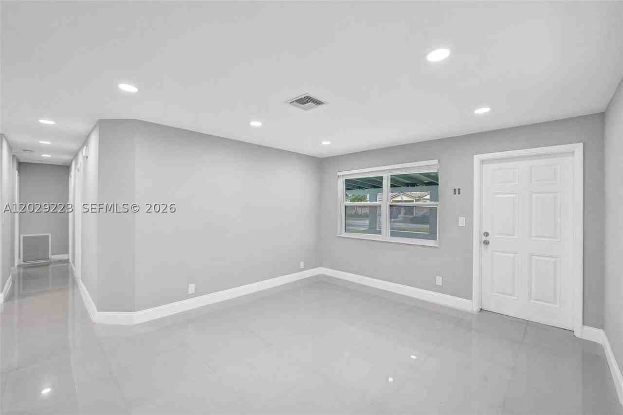 1423 Garfield St - Photo 6 of 22