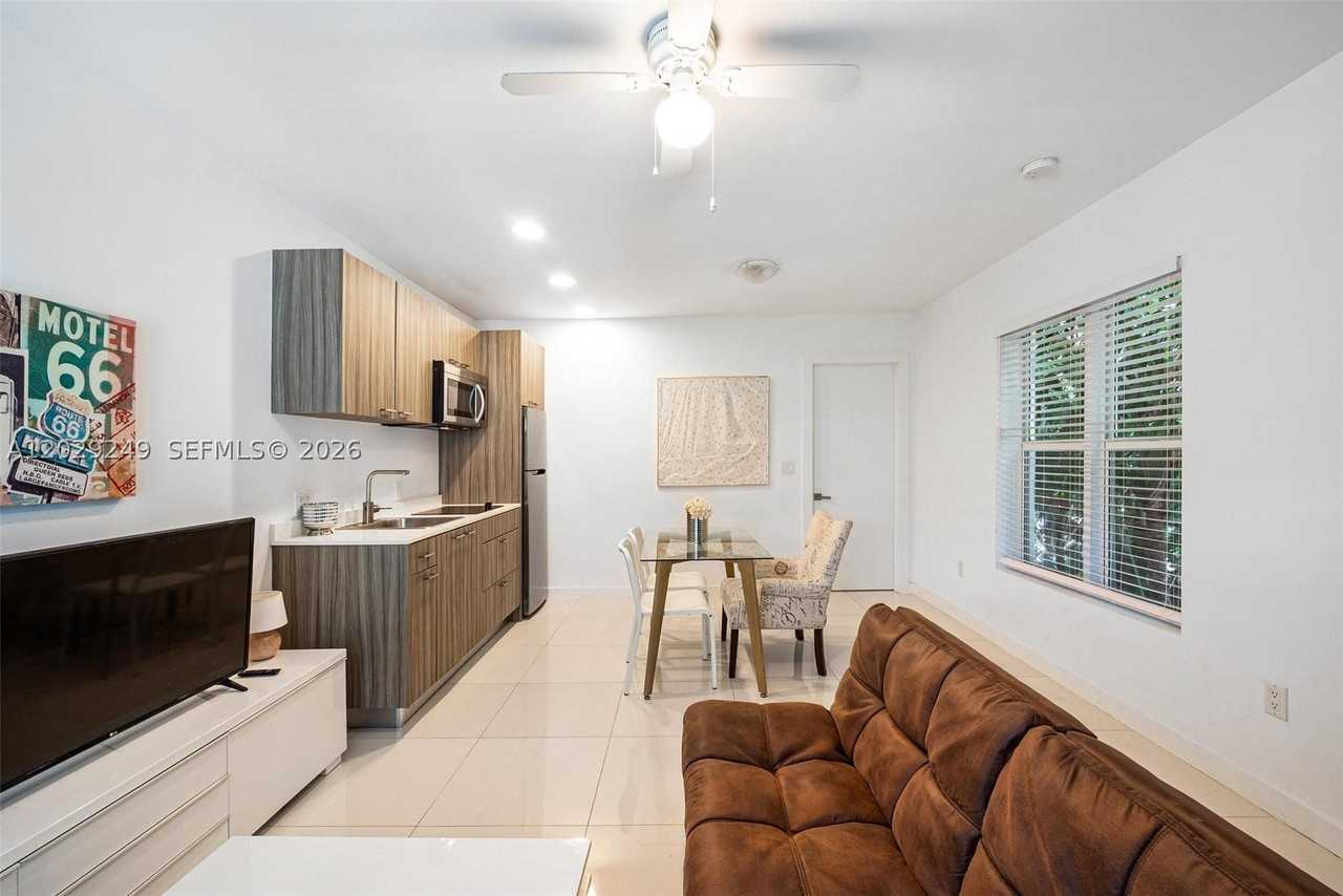 1419 West Ave #201 - Photo 3 of 19