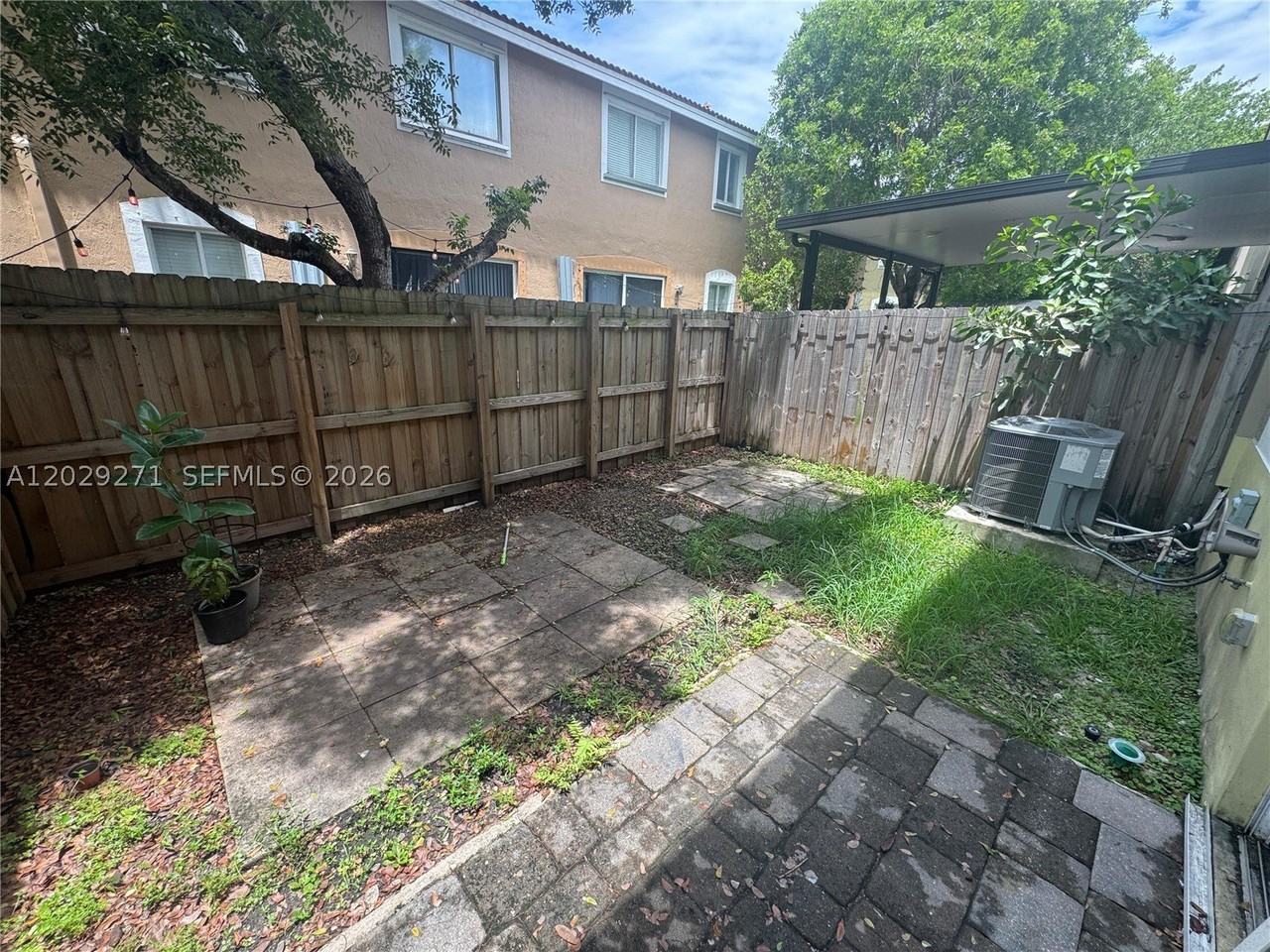 1048 Se 23rd Ter - Photo 3 of 12