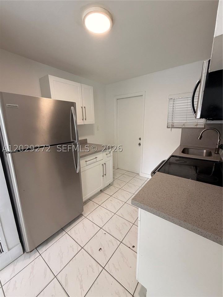 2420 Nw 31st St #3 - Photo 4 of 10