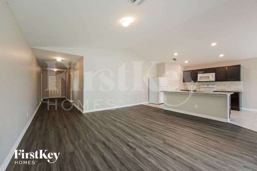 2808 Ne 2nd Pl - Photo 3 of 15
