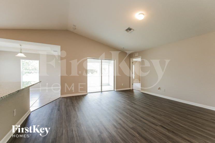 2808 Ne 2nd Pl - Photo 4 of 15