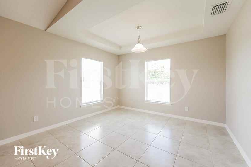 2808 Ne 2nd Pl - Photo 5 of 15