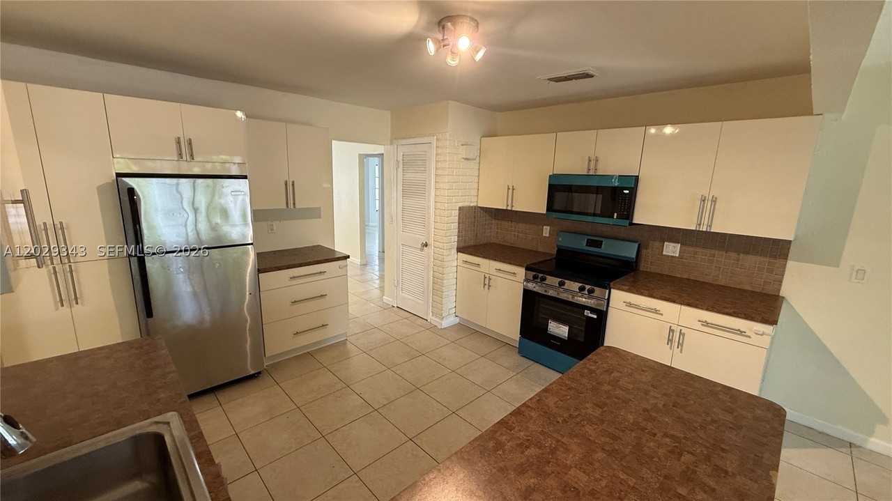 3199 Coral Hills Dr #3 - Photo 5 of 22
