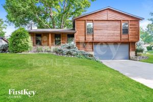 featured image of 2 Forest Glade Ct