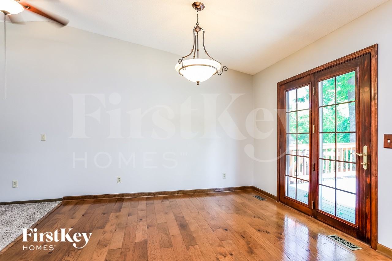 2 Forest Glade Ct - Photo 4 of 15