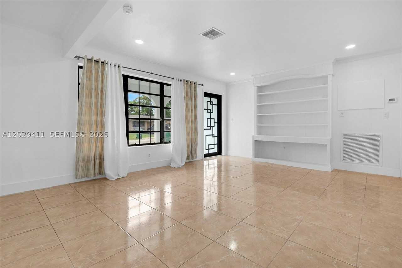 6101 Sw 24th St #1 - Photo 4 of 23