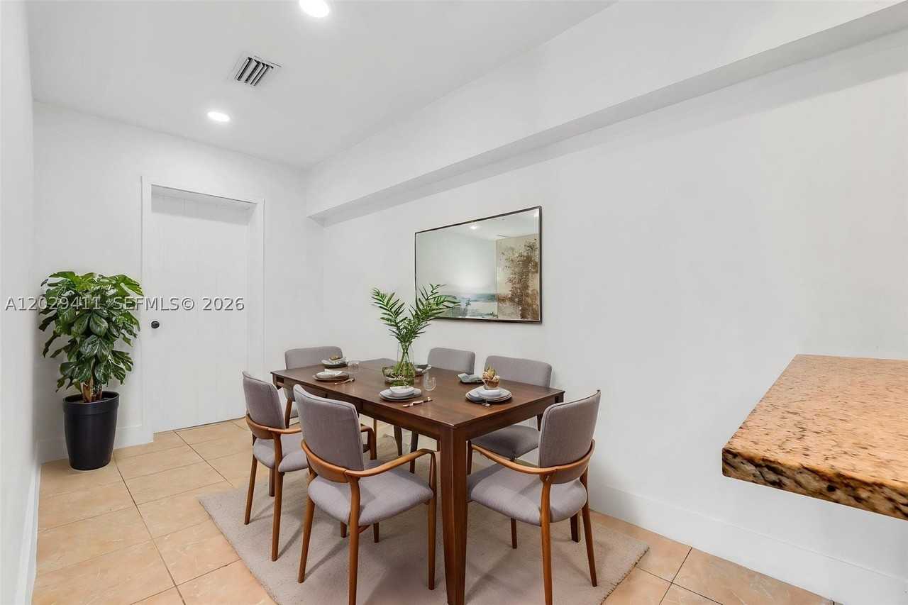 6101 Sw 24th St #1 - Photo 5 of 23
