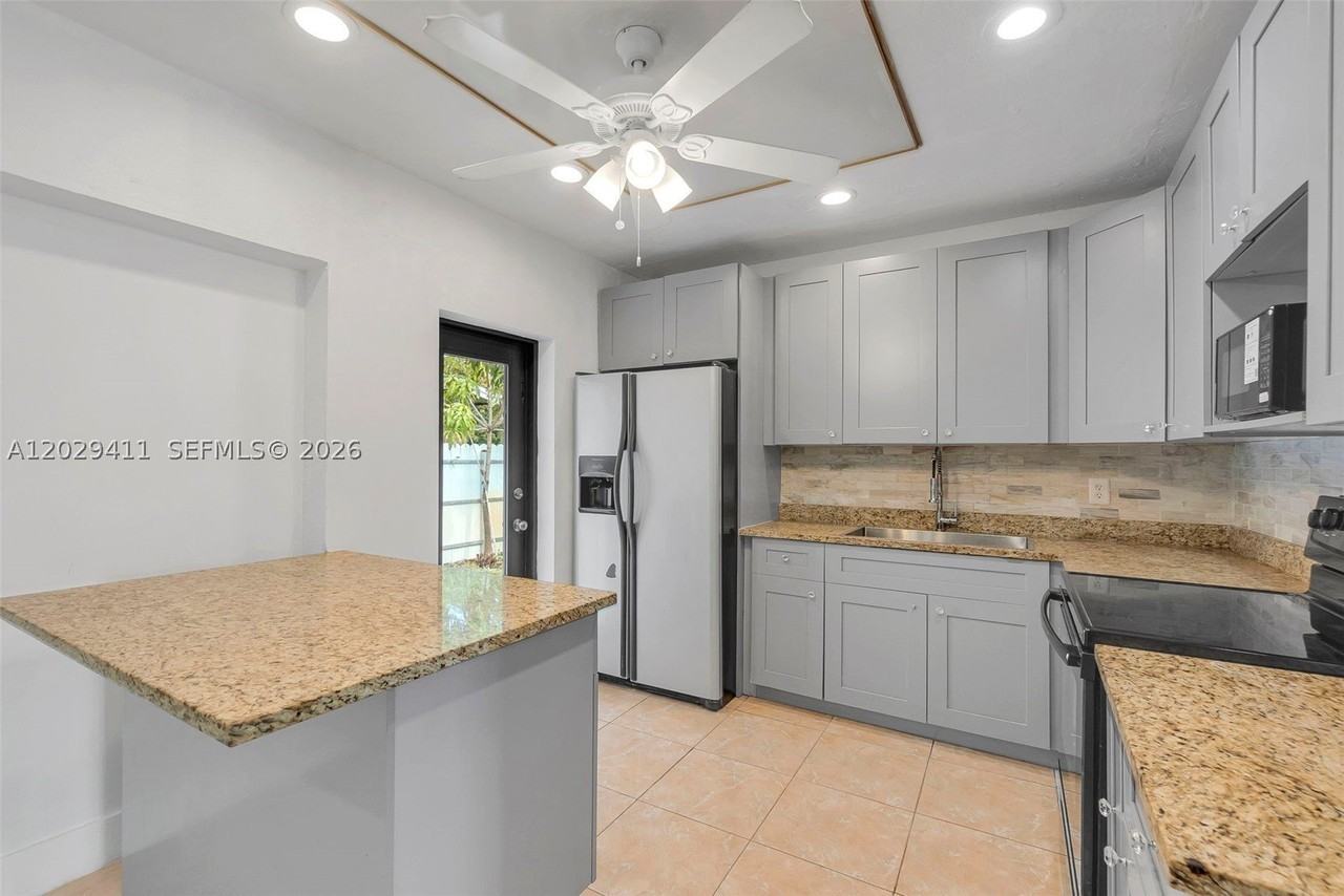 6101 Sw 24th St #1 - Photo 7 of 23