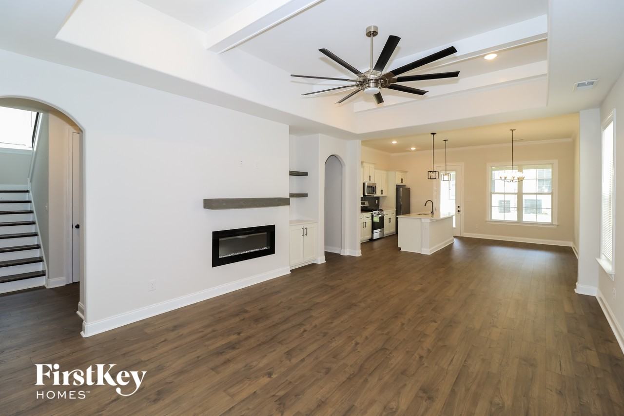7406 Lost Grove Ln - Photo 3 of 15
