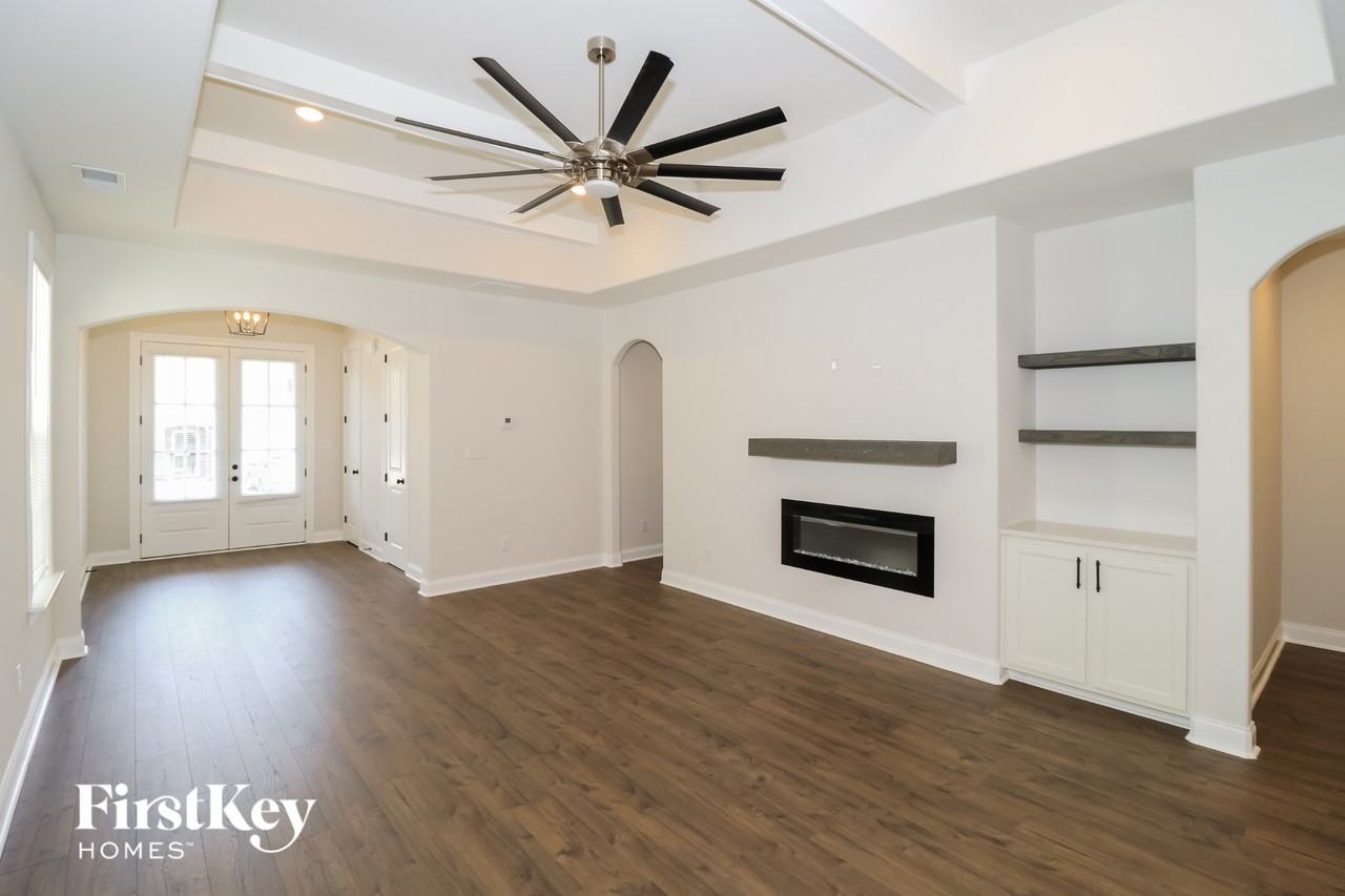 7406 Lost Grove Ln - Photo 4 of 15
