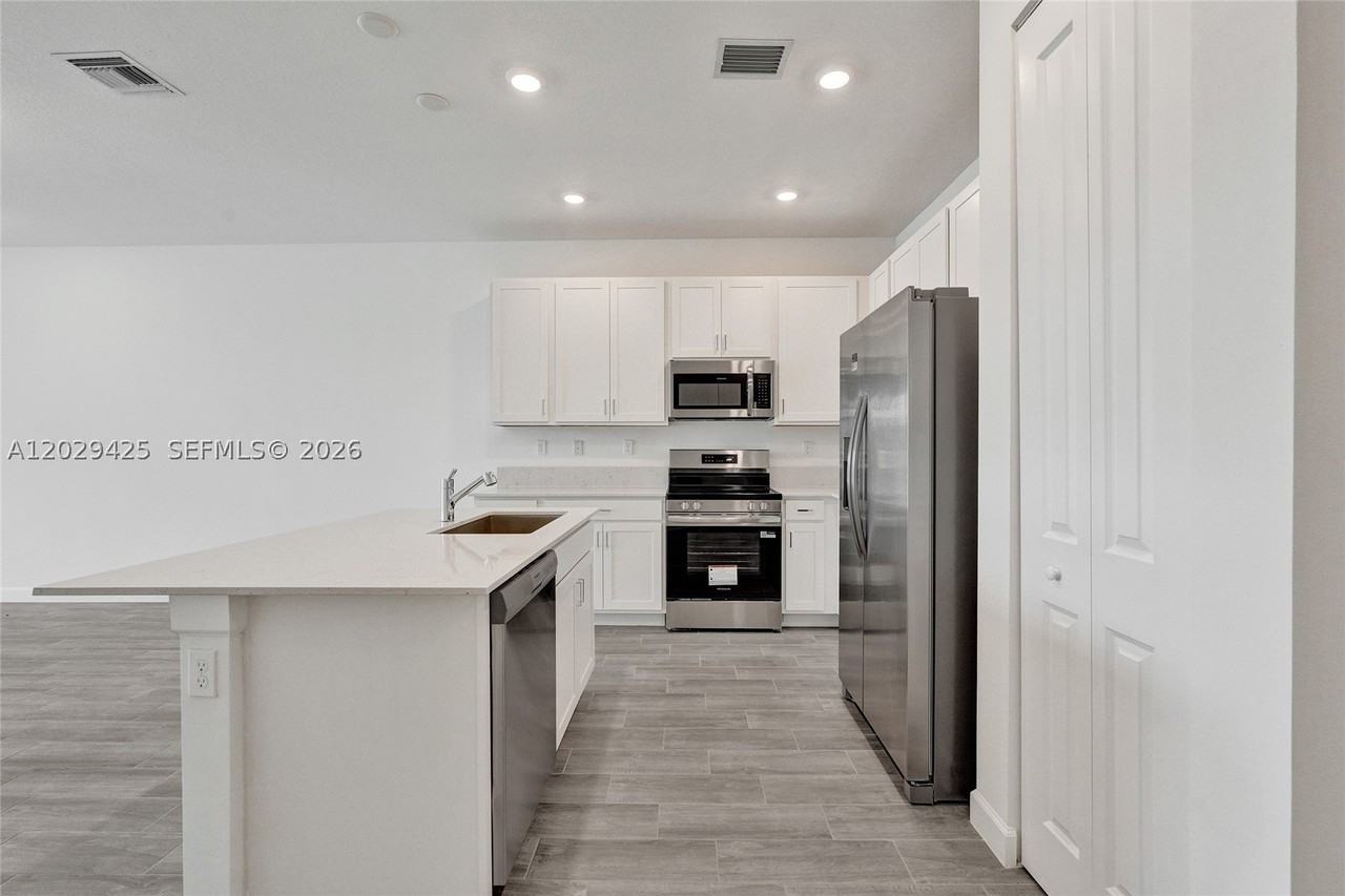 3777 Harborside Ave - Photo 2 of 50