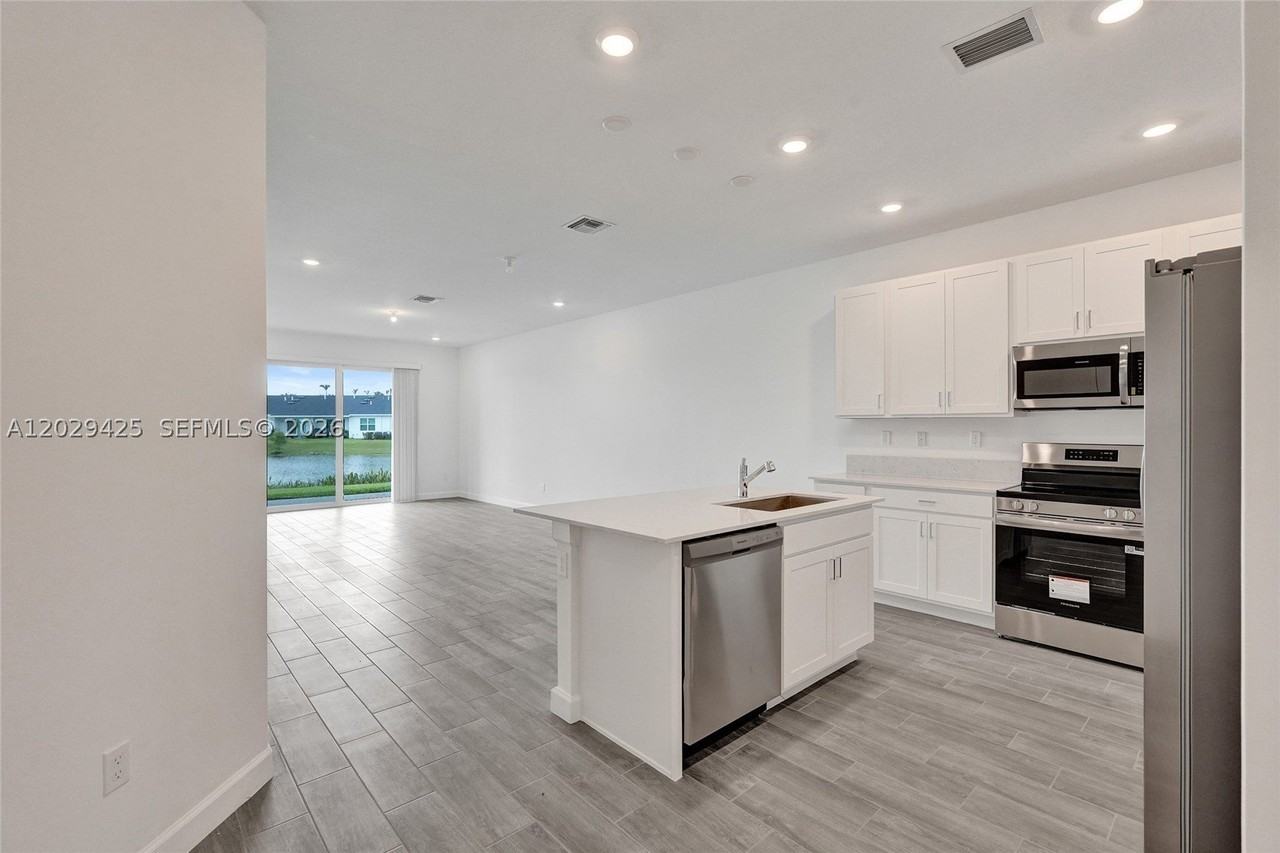 3777 Harborside Ave - Photo 3 of 50