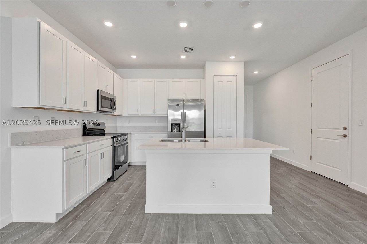 3777 Harborside Ave - Photo 6 of 50