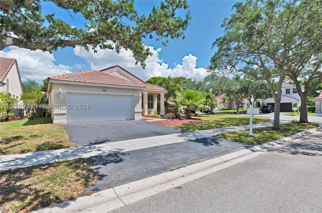889 Sand Creek Cir