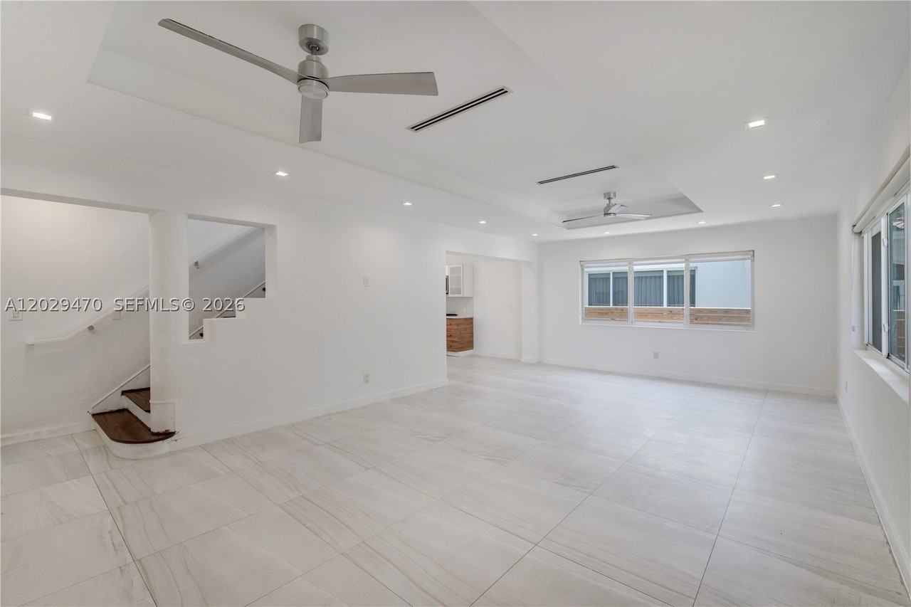 550 W 49th St #NA - Photo 2 of 33