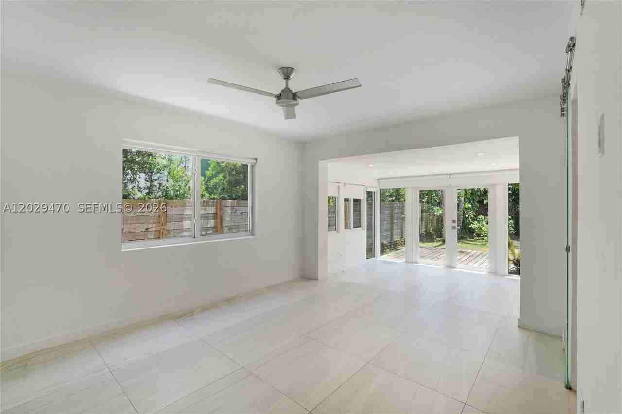 550 W 49th St #NA - Photo 7 of 33