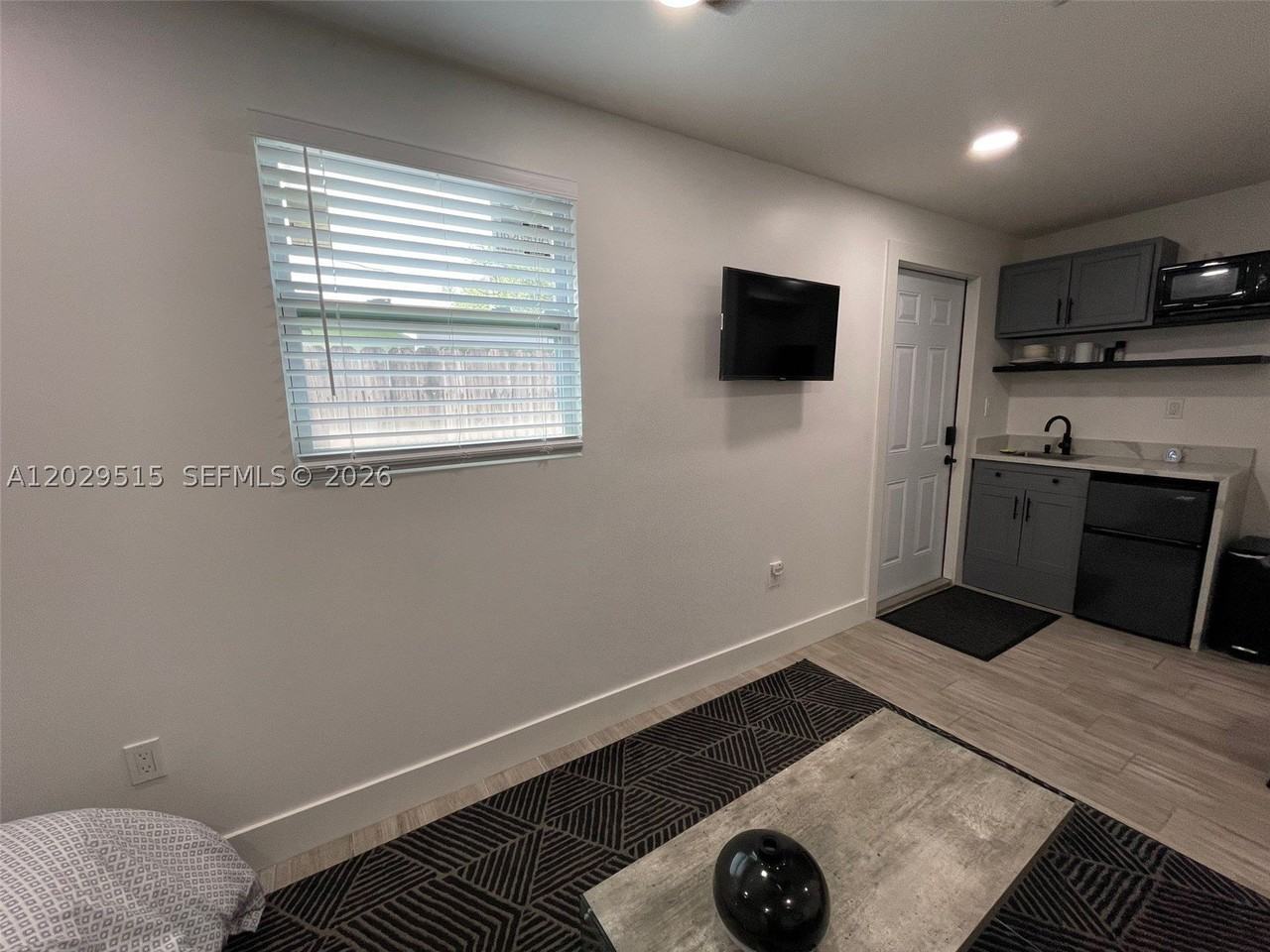 170 Ne 60th St - Photo 4 of 19