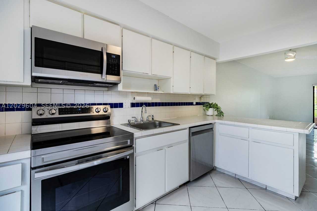 3804 Sw 79th Ave #76 - Photo 5 of 17