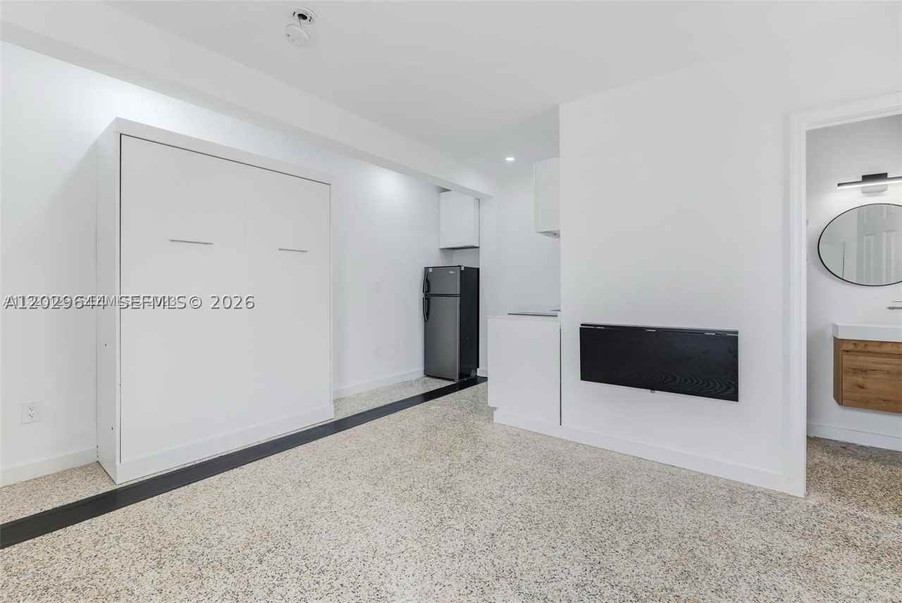 415 75th St #4A - Photo 3 of 18
